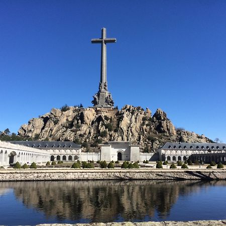 Отель Hospederia Santa Cruz Сан-Лоренсо-де-Эль-Эскориаль Экстерьер фото