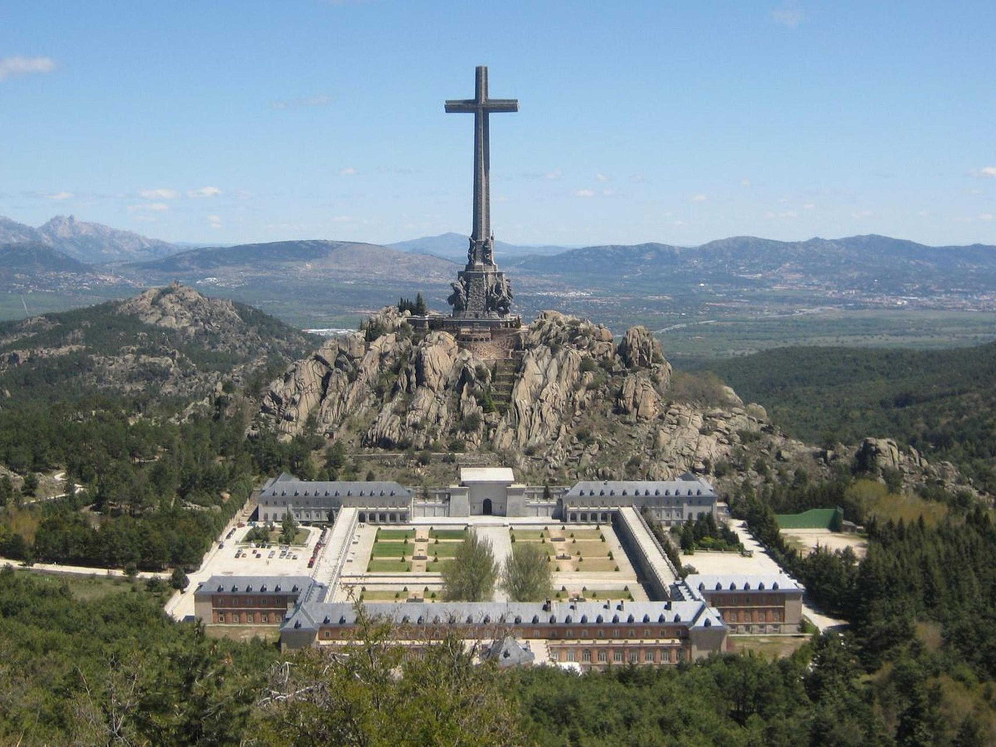Отель Hospederia Santa Cruz Сан-Лоренсо-де-Эль-Эскориаль Экстерьер фото