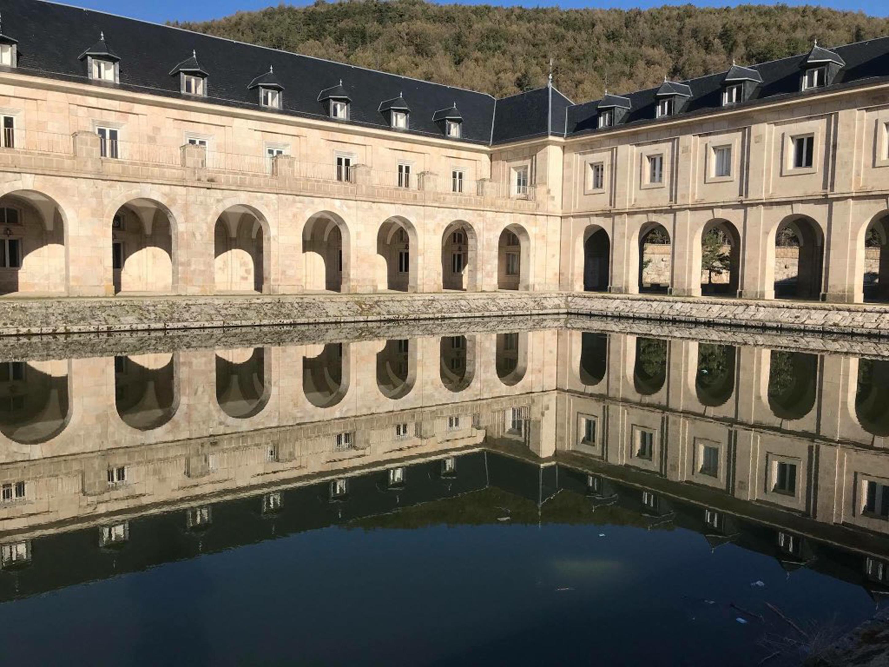 Отель Hospederia Santa Cruz Сан-Лоренсо-де-Эль-Эскориаль Экстерьер фото