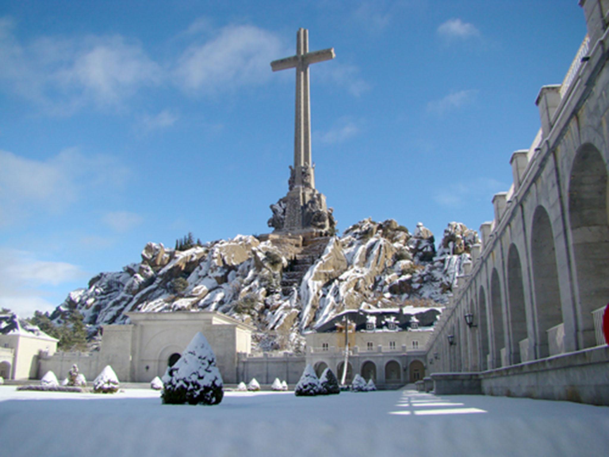 Отель Hospederia Santa Cruz Сан-Лоренсо-де-Эль-Эскориаль Экстерьер фото