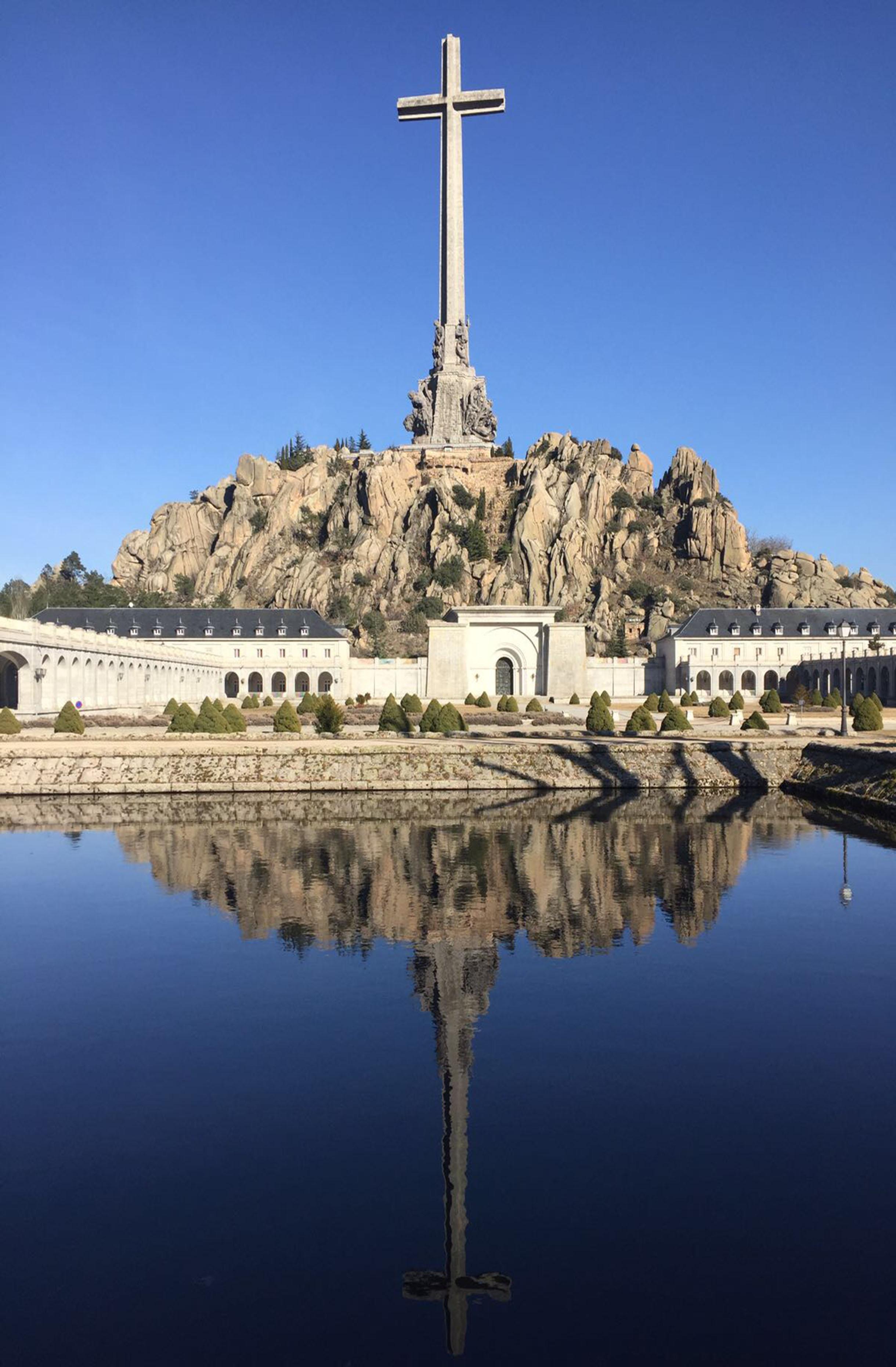 Отель Hospederia Santa Cruz Сан-Лоренсо-де-Эль-Эскориаль Экстерьер фото