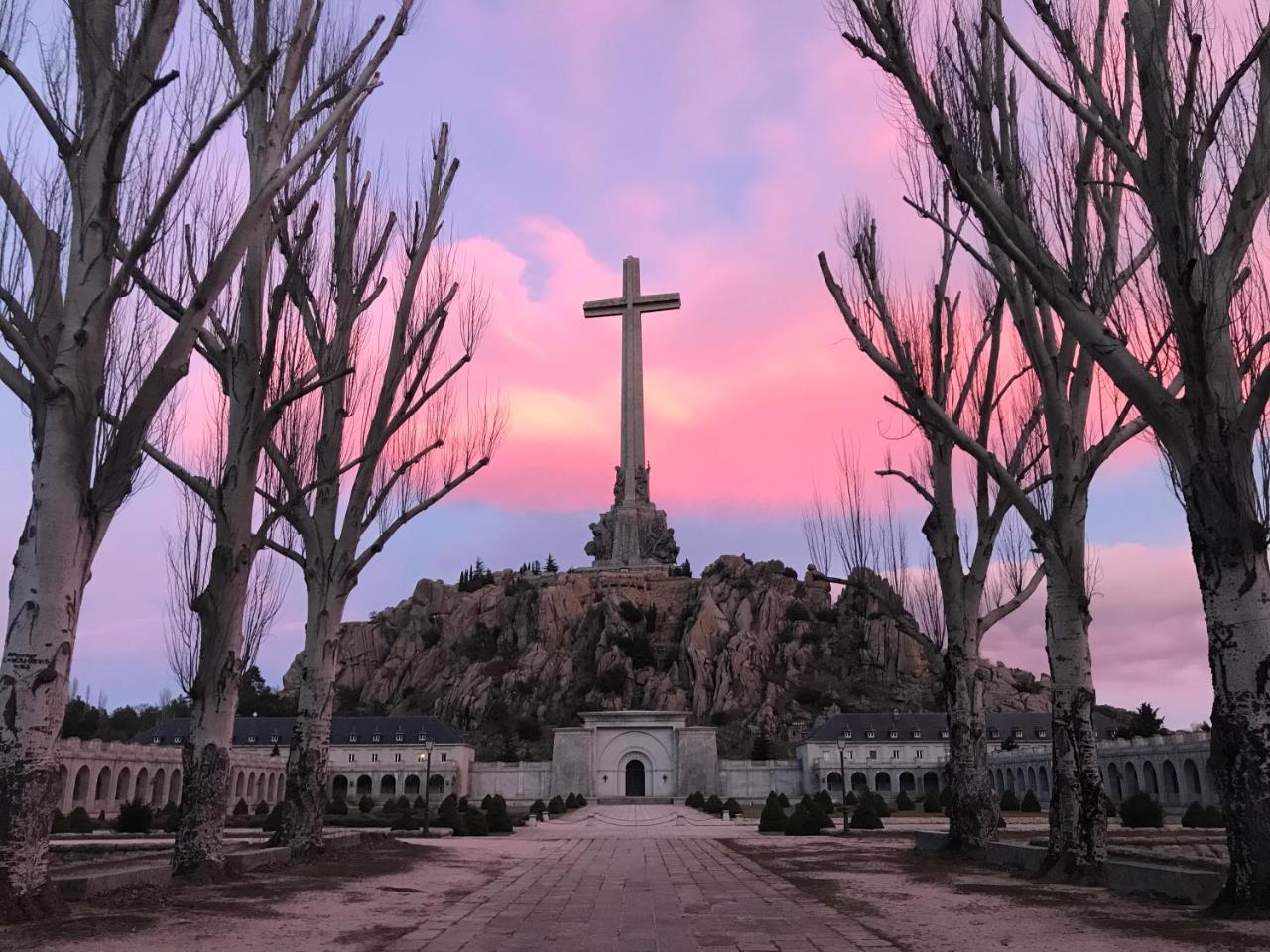 Отель Hospederia Santa Cruz Сан-Лоренсо-де-Эль-Эскориаль Экстерьер фото