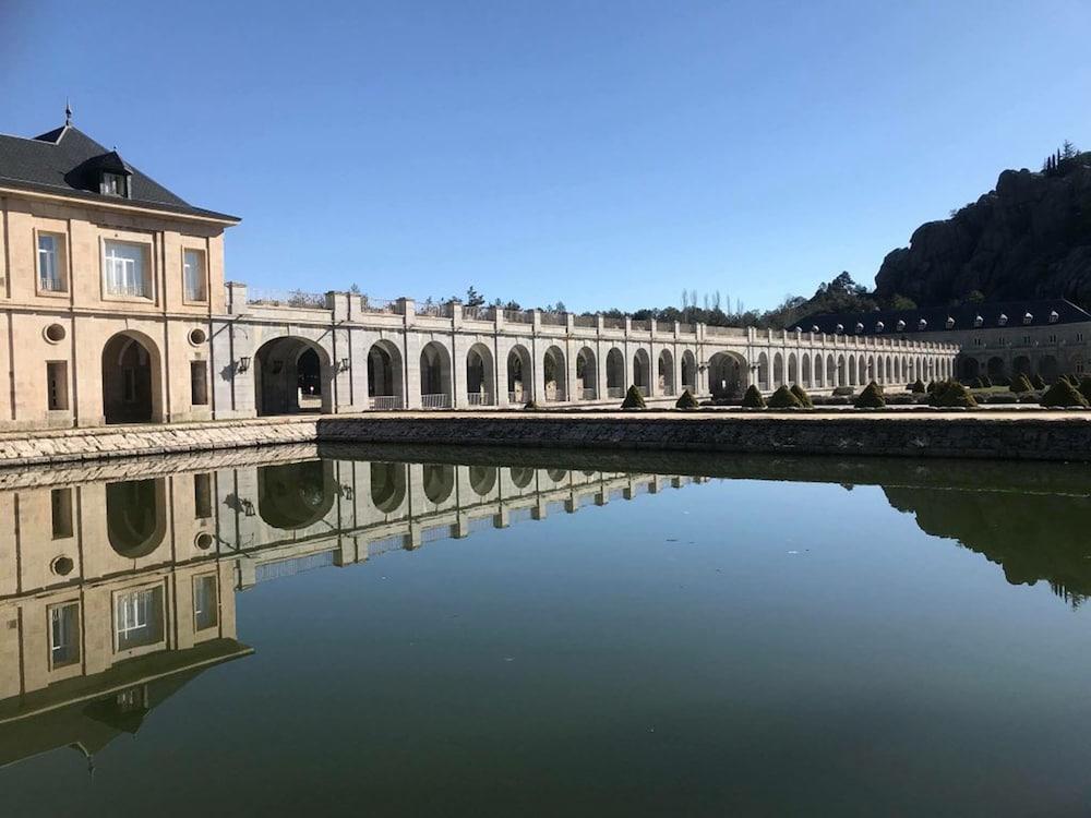 Отель Hospederia Santa Cruz Сан-Лоренсо-де-Эль-Эскориаль Экстерьер фото